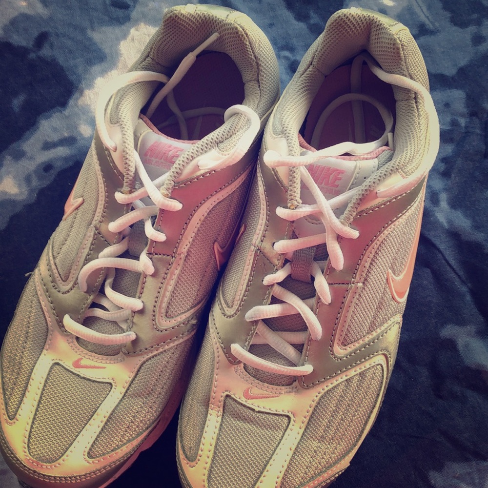 Women’s Nike Air Avenue Walking Size 8.5